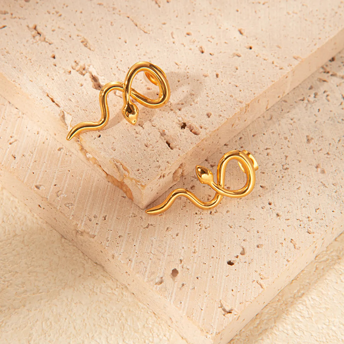 1 Pair Elegant Simple Style Snake Plating Stainless Steel Gold Plated Ear Studs