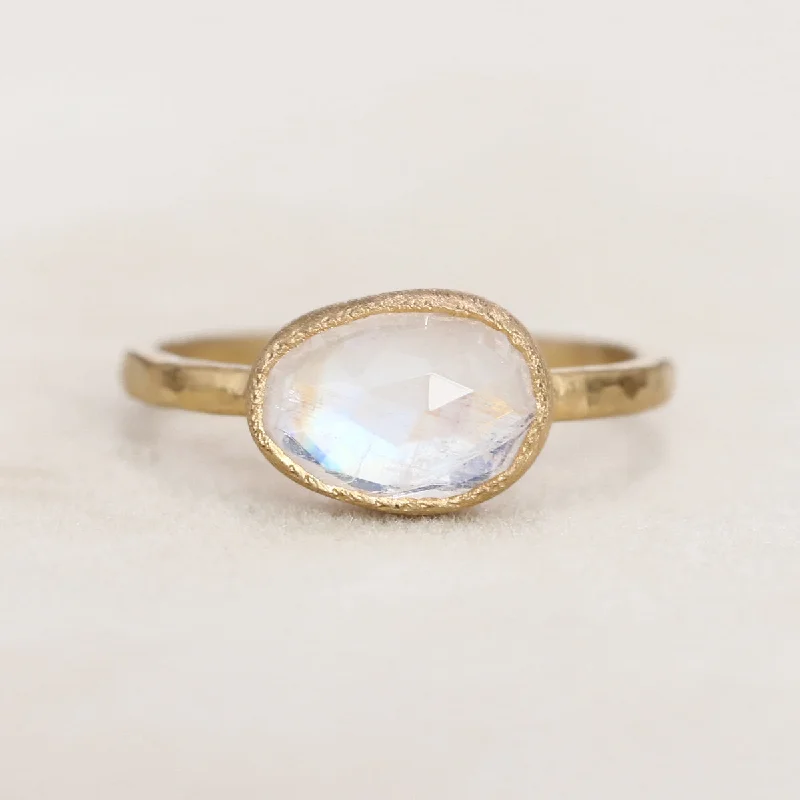 1.72ct Moonstone ring