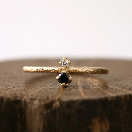 Double prong textured ring