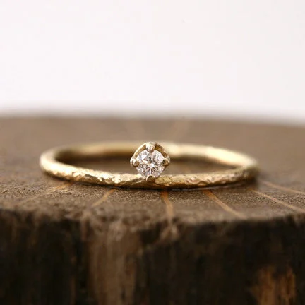 2.5mm diamond textured ring