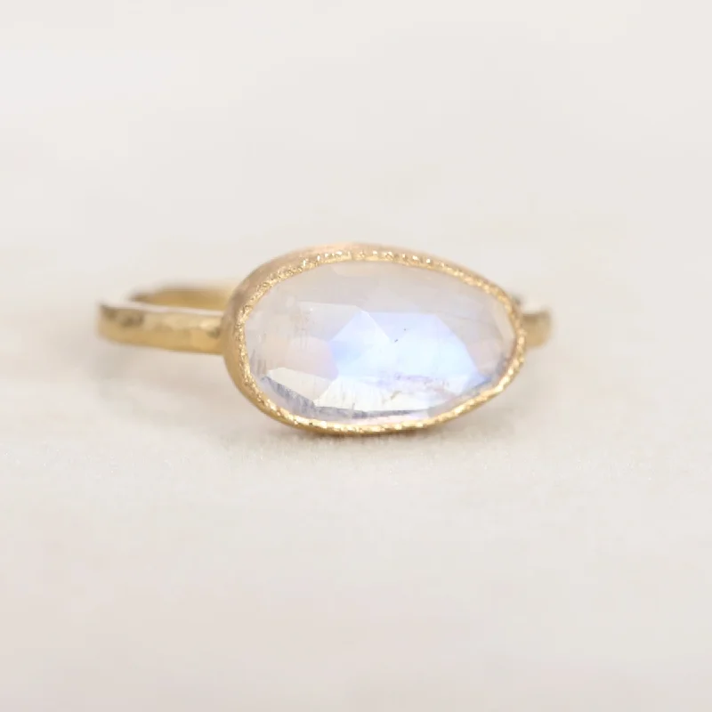 2.67ct Moonstone ring