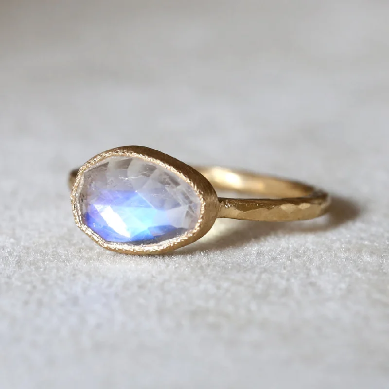 1.92ct egg shape Moonstone Ring